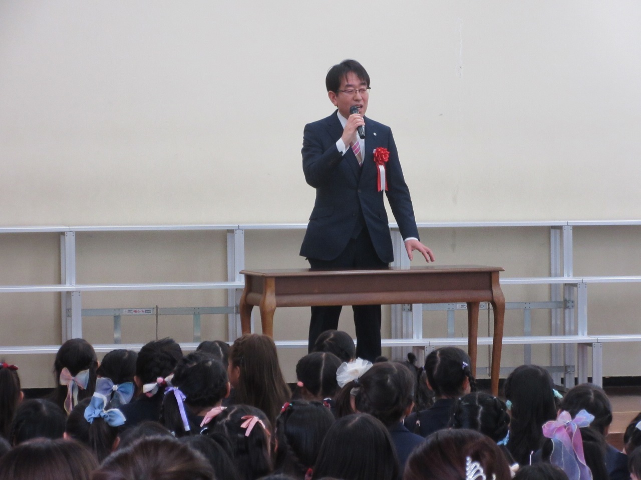 諏訪幼稚園でのあいさつの様子