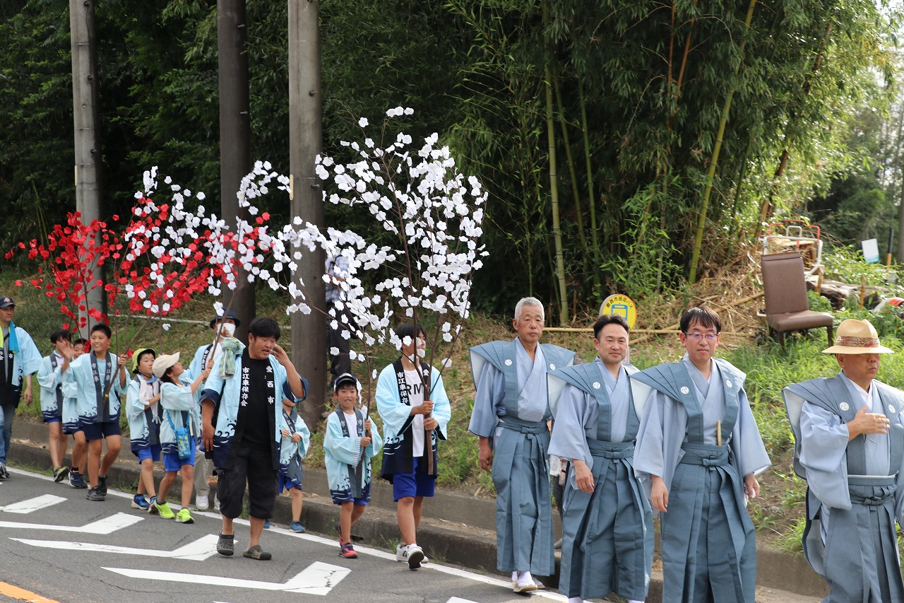 市江車行事の児行列