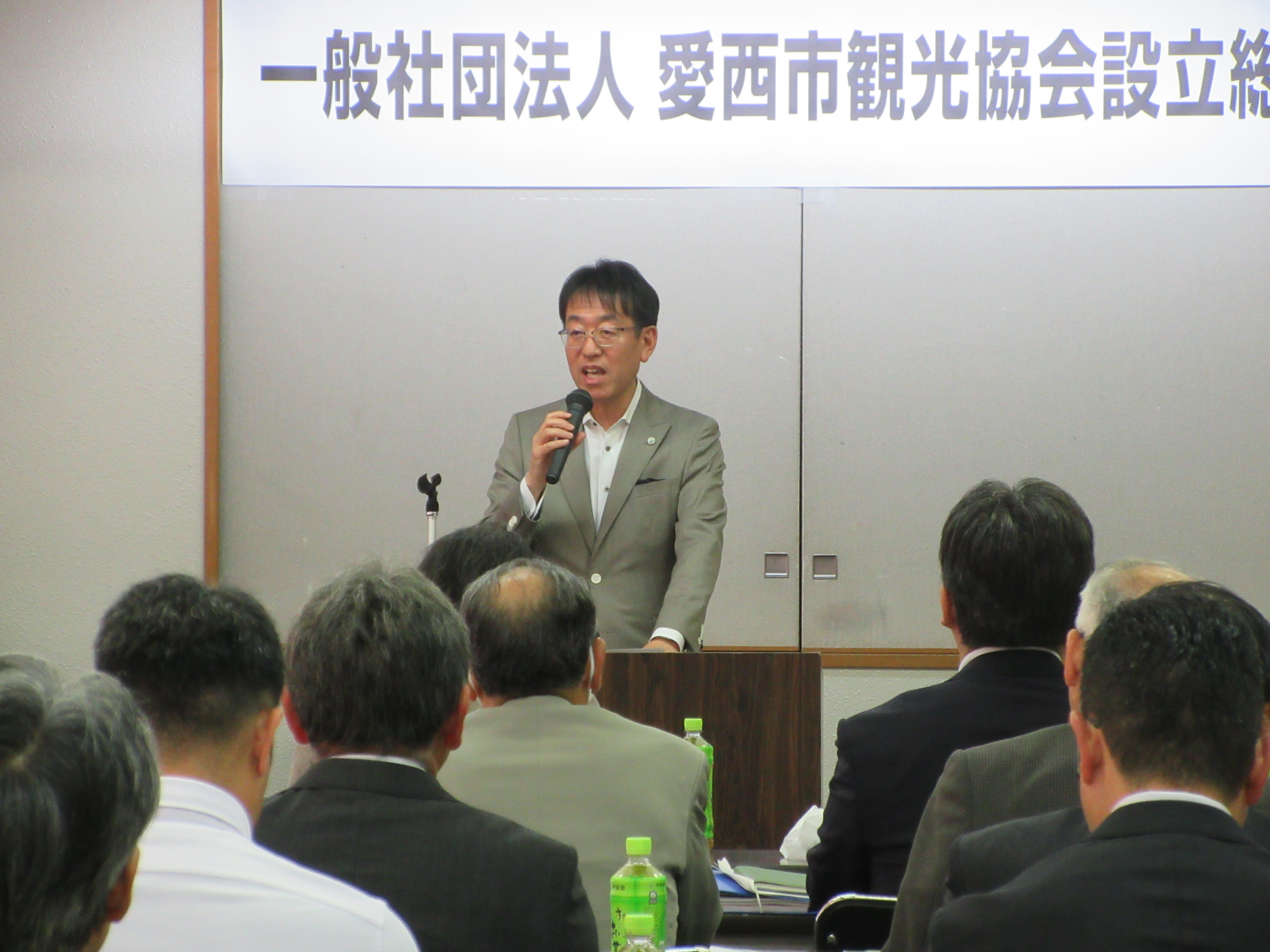 観光協会解散設立総会での市長挨拶の様子